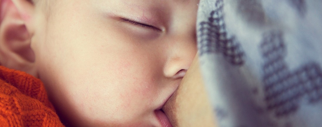 Noční krmení: jak může spát miminko déle?