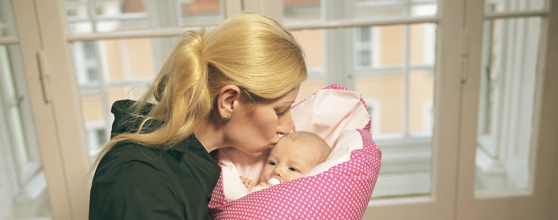 Peřová zavinovačka pomůže miminku se uvolnit a tím i od bolavého bříška